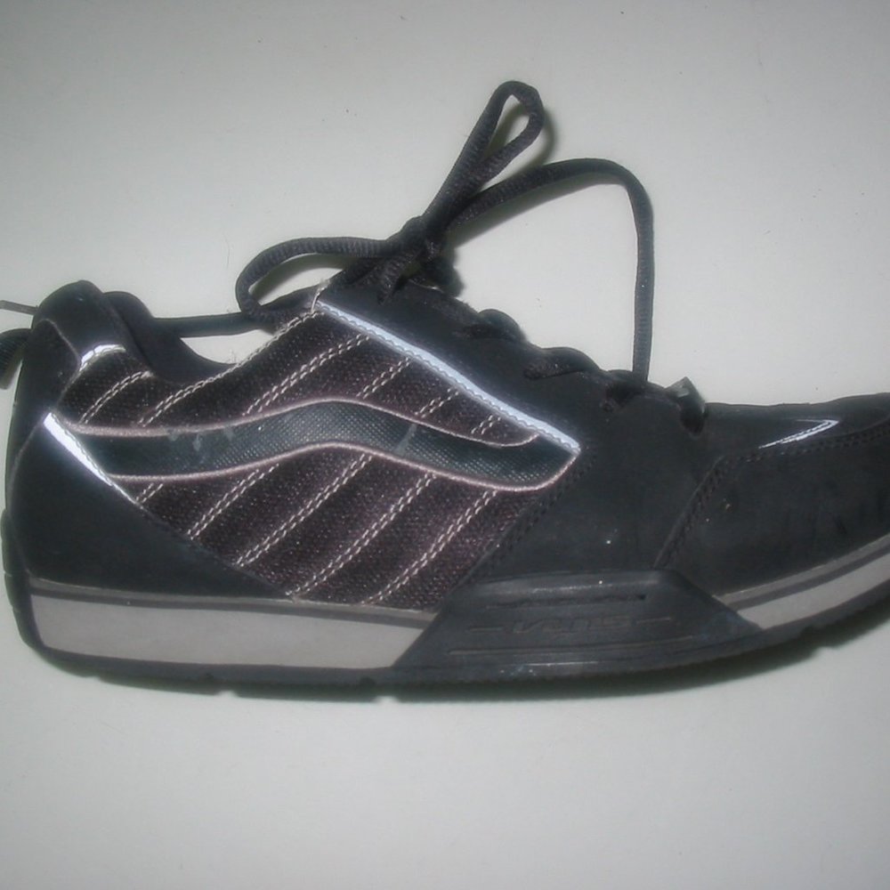 Vans Womens Black West End Rare Vintage skate shoes Sneakers Size 9.5 Puffy